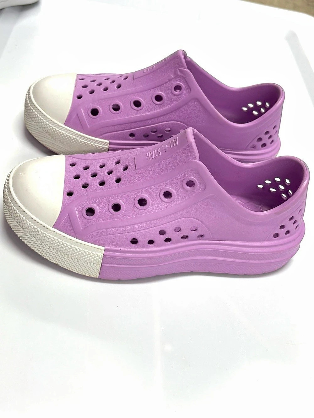 Converse Chuck Taylor All Star Purple slip ons. Like New